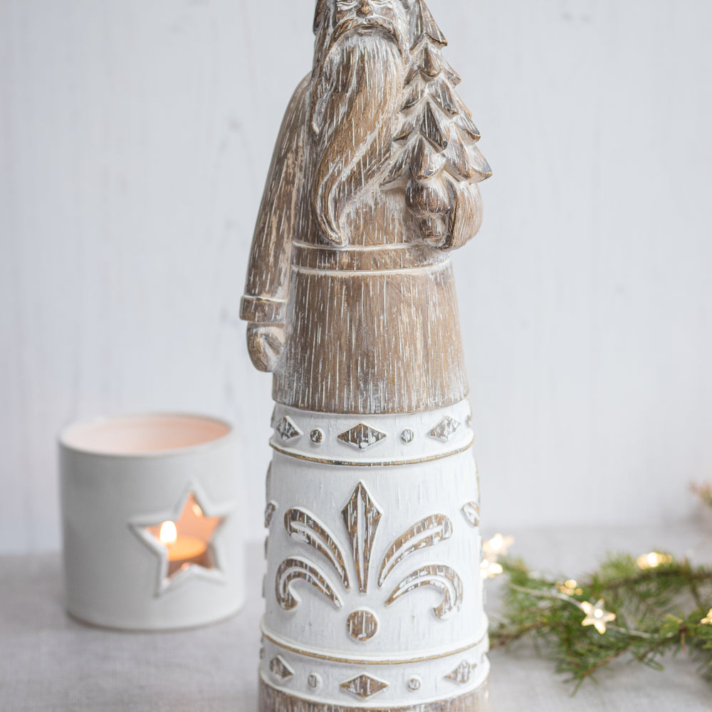 Rustic Santa with Tree