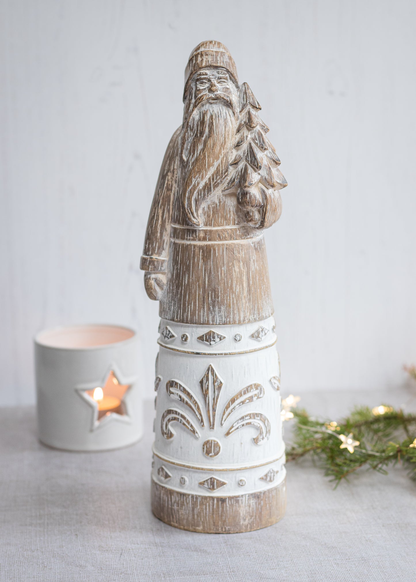 Rustic Santa with Tree