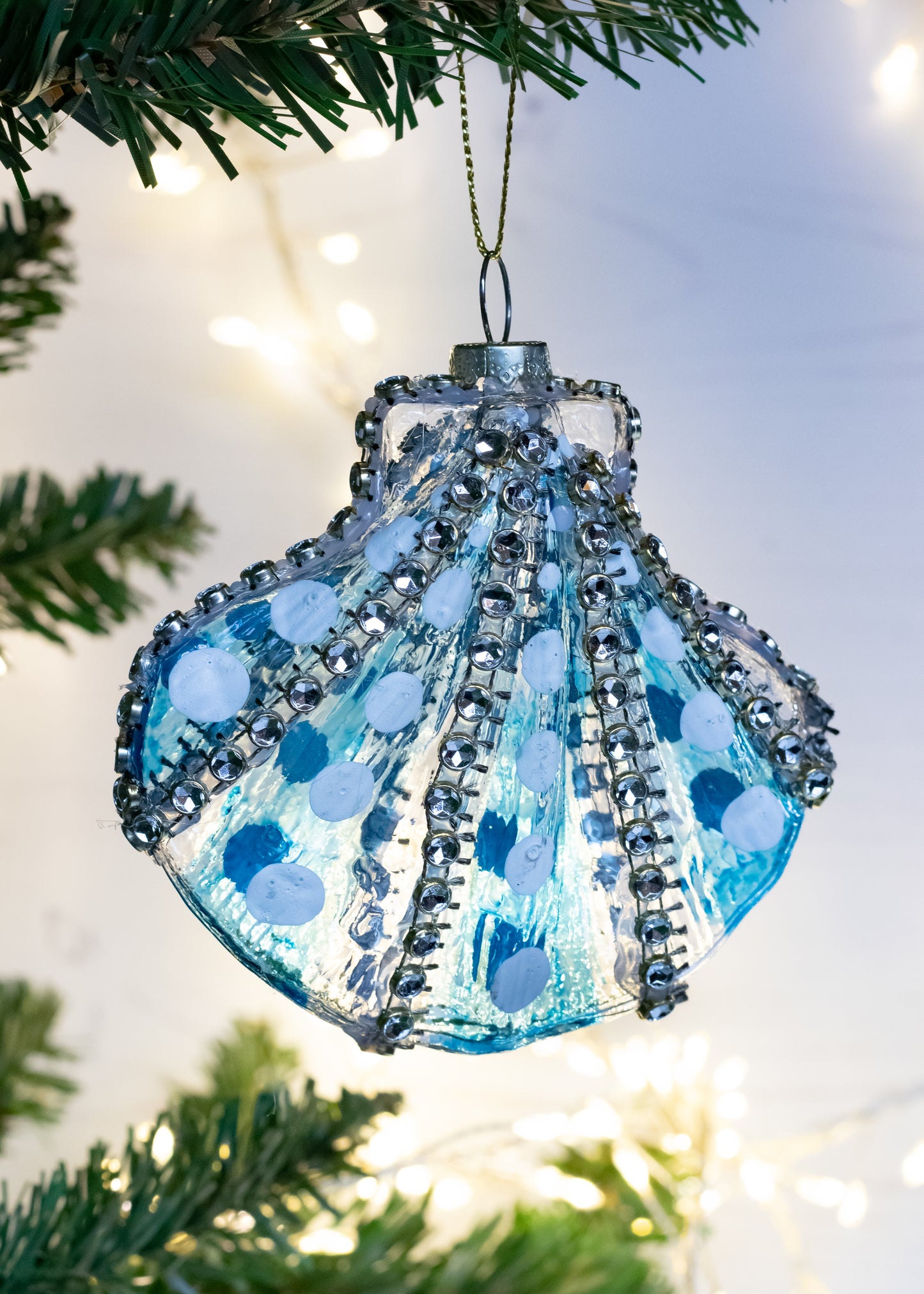 Load image into Gallery viewer, BLUE SCALLOP BAUBLE
